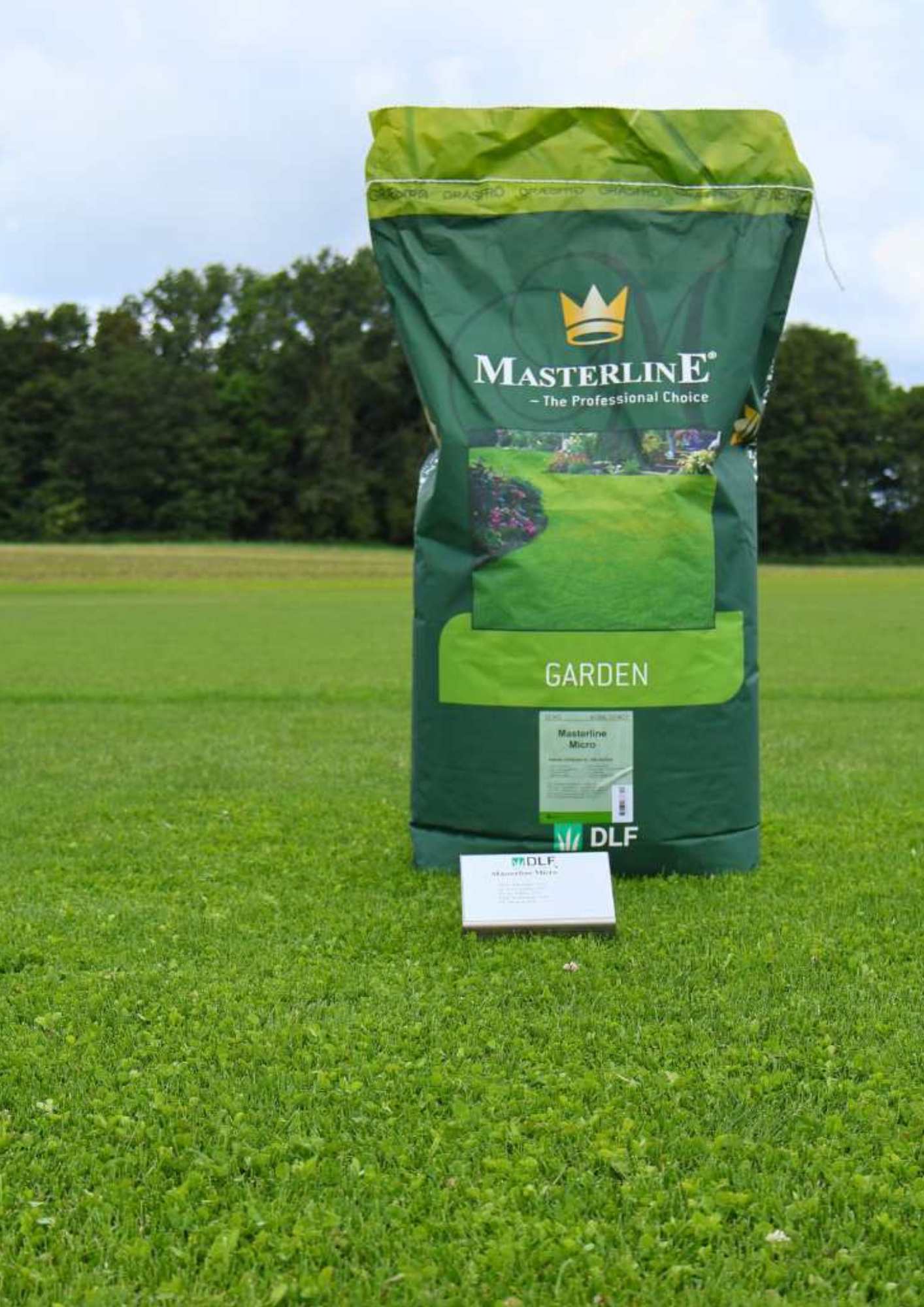 Masterline Micro er et selvgødende græsfrø til nysåning, der sikrer en tæt, flot og frodig grøn græsplæne hele sæsonen